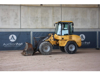 Máy xúc lật bánh lốp VOLVO L30B