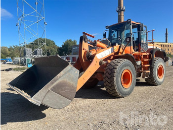 Máy xúc lật bánh lốp DOOSAN DL300