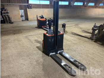 Máy xếp chồng TOYOTA