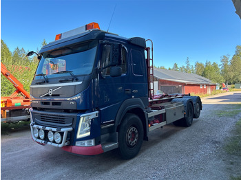 Xe tải nâng móc VOLVO FM