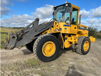 Máy xúc lật bánh lốp VOLVO L70C