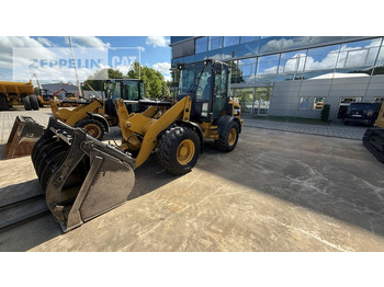 Máy xúc lật bánh lốp CATERPILLAR 908M