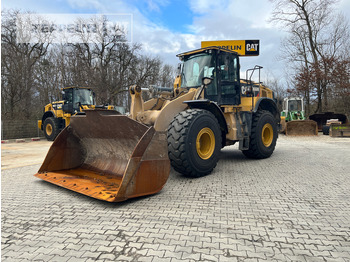 Máy xúc lật bánh lốp CATERPILLAR 966M