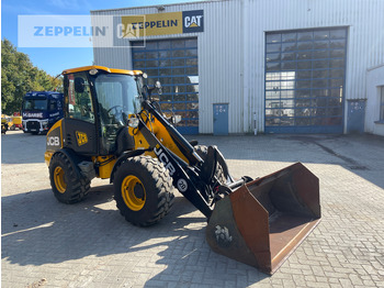 Máy xúc lật bánh lốp JCB 406
