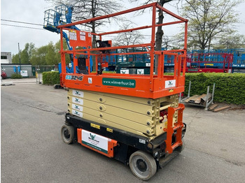 Máy nâng người hình kéo JLG