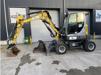 Máy xúc bánh lốp WACKER