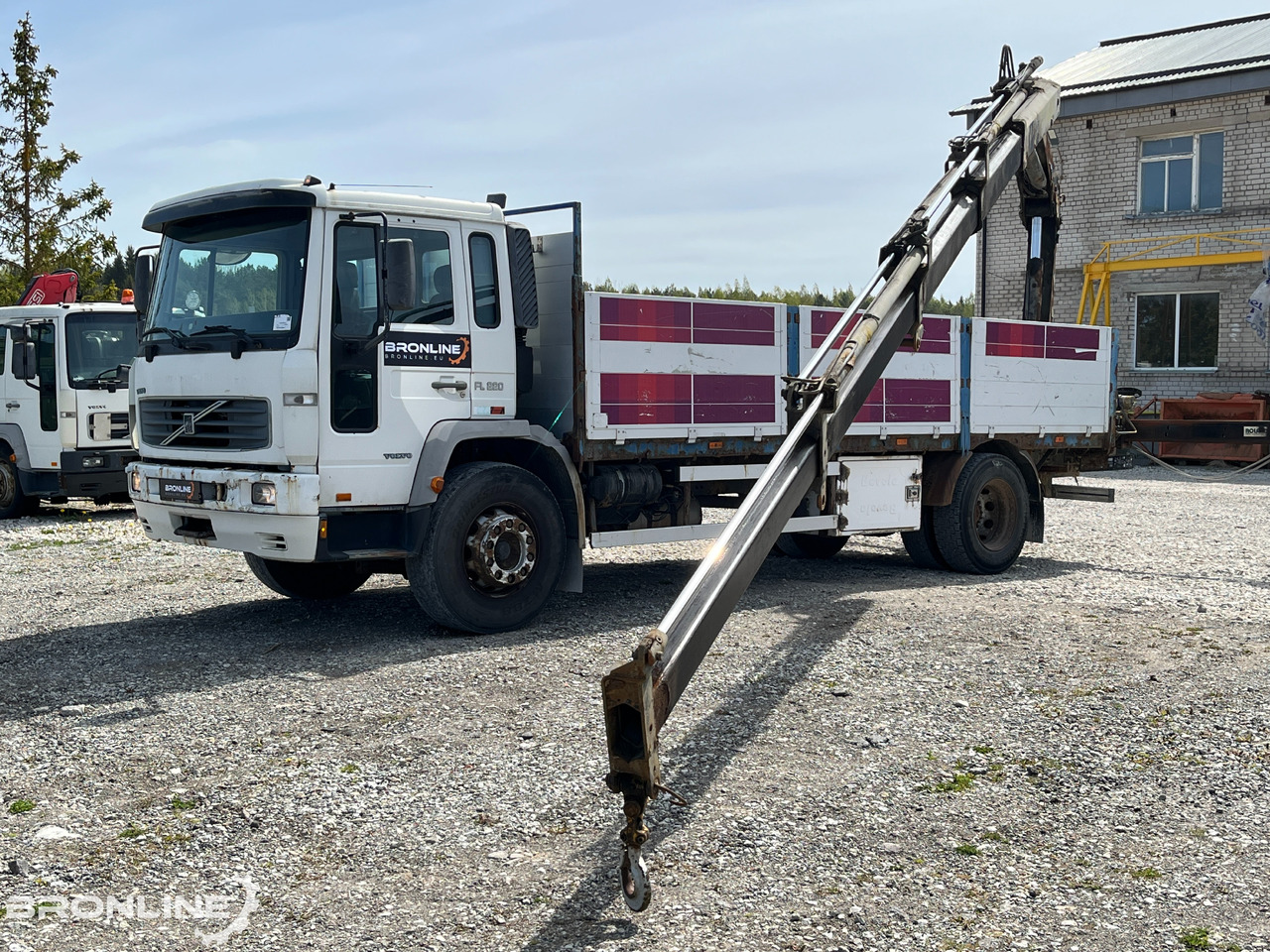 2000 Volvo FL220 4x2 + Hiab 102-4 - Xe tải thùng lửng/ Phẳng, Xe cẩu tự hành: hình 1 2000 Volvo FL220 4x2 + Hiab 102-4 - Xe tải thùng lửng/ Phẳng, Xe cẩu tự hành: hình 1