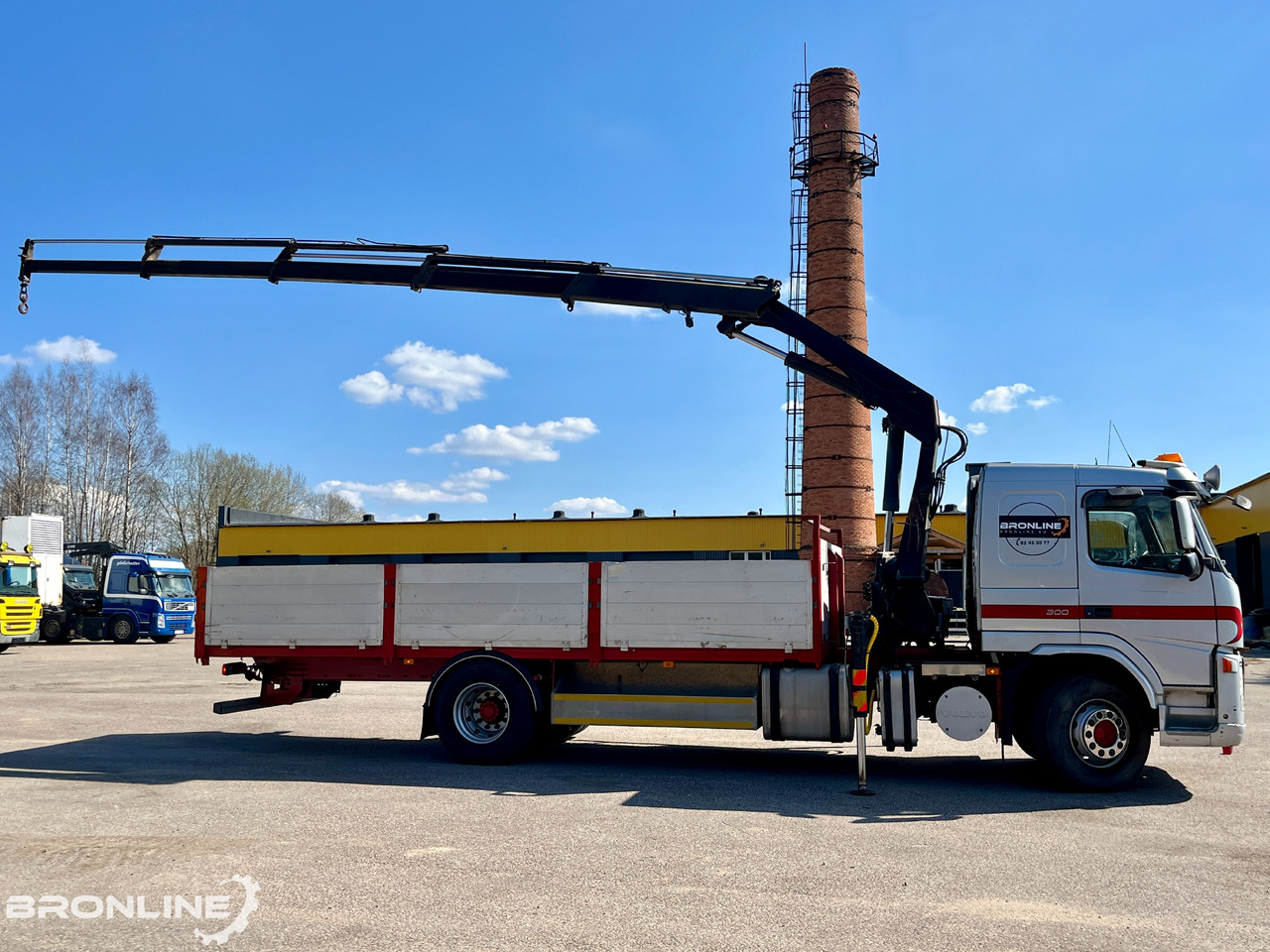 2005 Volvo FM 300 Flatbed+Crane HMF 1560-K4 - Xe tải thùng lửng/ Phẳng: hình 4 2005 Volvo FM 300 Flatbed+Crane HMF 1560-K4 - Xe tải thùng lửng/ Phẳng: hình 4