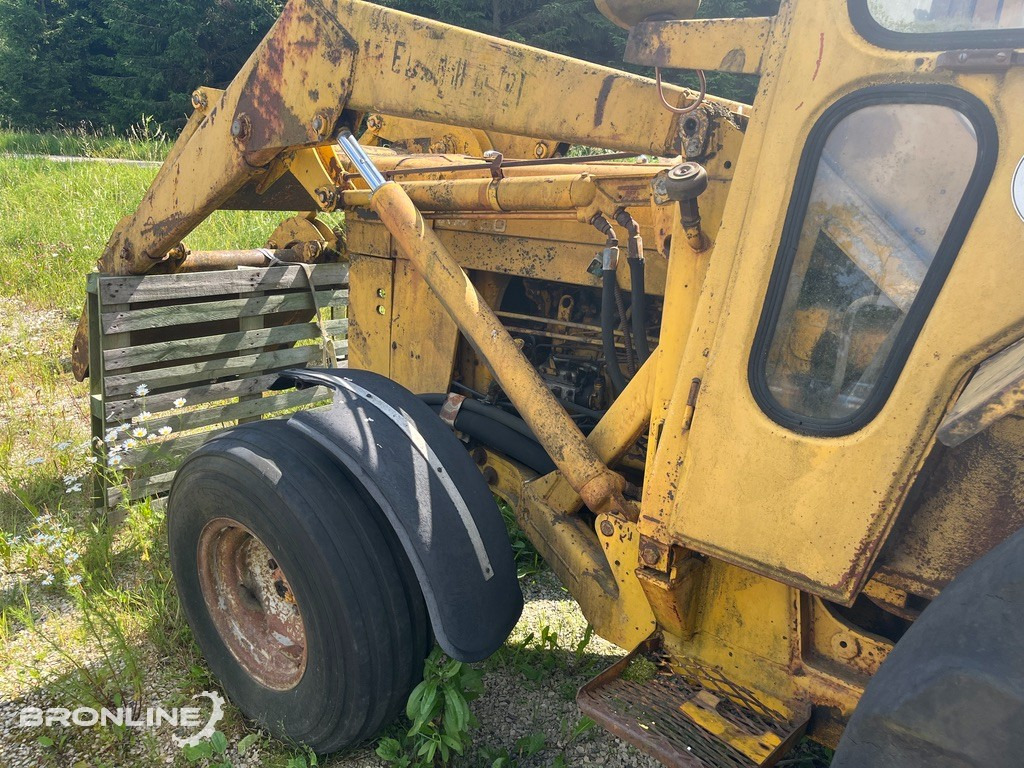 Massey Ferguson Laadur-ekskavaator mootoririkkega / engine failure - Máy xúc trước múc sau: hình 5 Massey Ferguson Laadur-ekskavaator mootoririkkega / engine failure - Máy xúc trước múc sau: hình 5