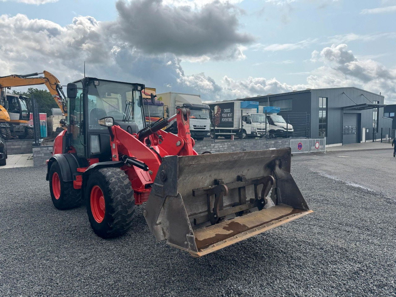 CAT 908M Radlader 6460 Kg Schaufel Gabel - Máy xúc lật bánh lốp: hình 3 CAT 908M Radlader 6460 Kg Schaufel Gabel - Máy xúc lật bánh lốp: hình 3
