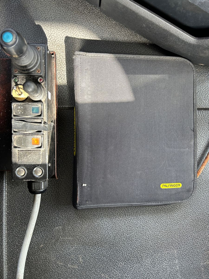 Mercedes-Benz Actros 2646 6x2 BL - Xe tải nâng móc: hình 5 Mercedes-Benz Actros 2646 6x2 BL - Xe tải nâng móc: hình 5