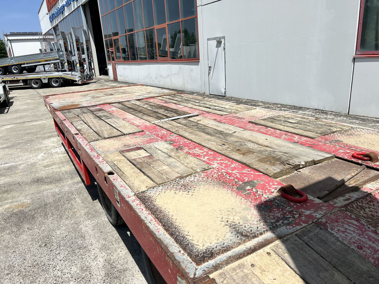 3 Achs Tiefladeranhänger mit gerader Ladefläche - Rơ moóc thùng thấp: hình 4 3 Achs Tiefladeranhänger mit gerader Ladefläche - Rơ moóc thùng thấp: hình 4
