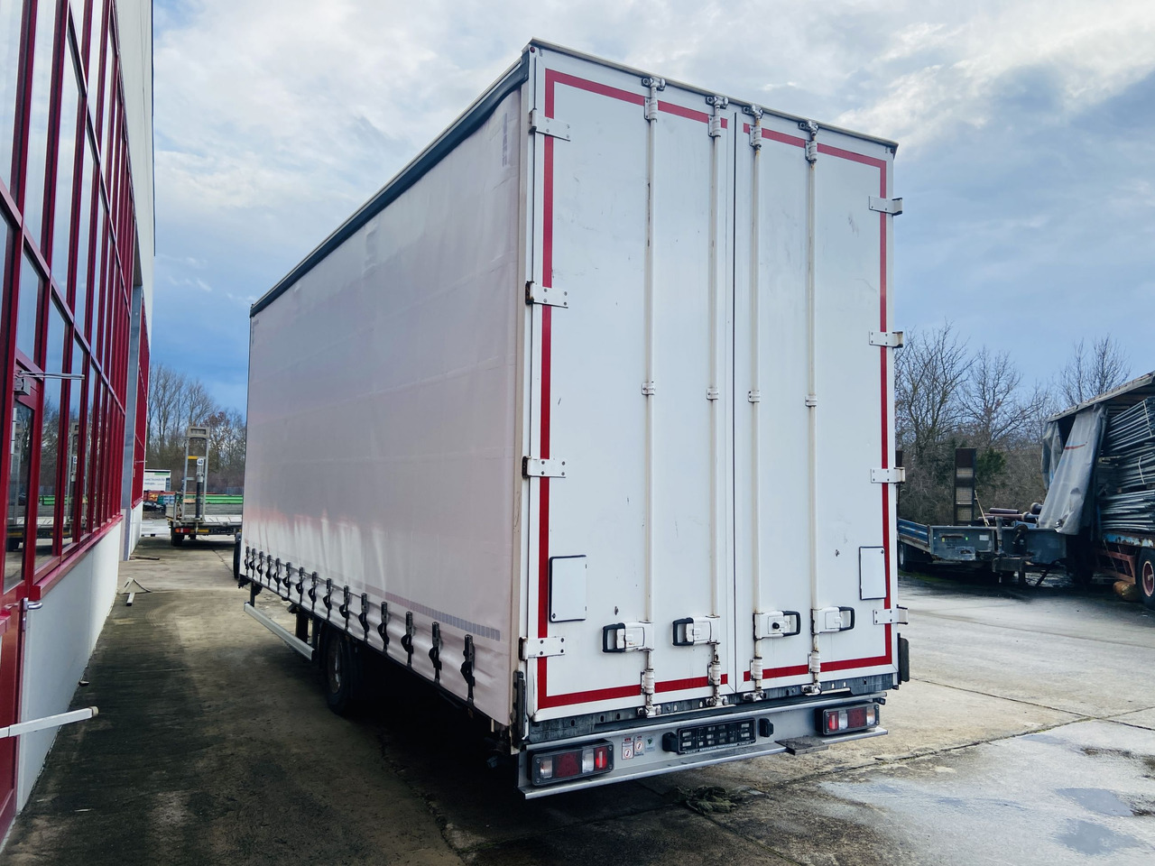 Ackermann Z-KA-F10.5/7,6 1 Achs Planenanhänger 10,5 t GG - Rơ moóc hộp kín: hình 4 Ackermann Z-KA-F10.5/7,6 1 Achs Planenanhänger 10,5 t GG - Rơ moóc hộp kín: hình 4