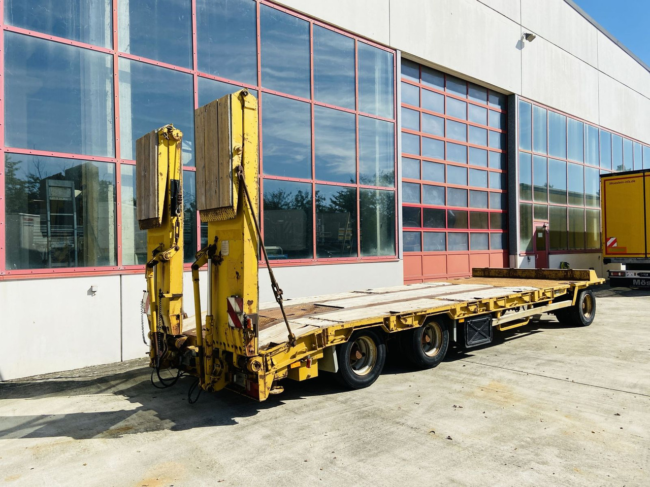 Goldhofer 3 Achs Tiefladeranhänger - Rơ moóc thùng thấp: hình 2 Goldhofer 3 Achs Tiefladeranhänger - Rơ moóc thùng thấp: hình 2