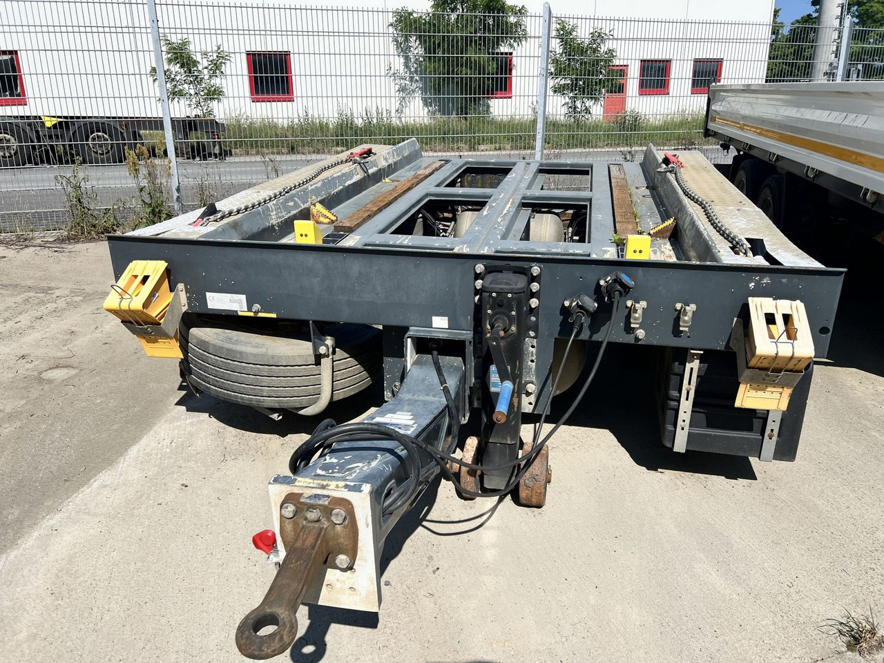 Hüffermann Tandem- Absetzmuldenanhänger - Rơ moóc thùng chứa: hình 3 Hüffermann Tandem- Absetzmuldenanhänger - Rơ moóc thùng chứa: hình 3