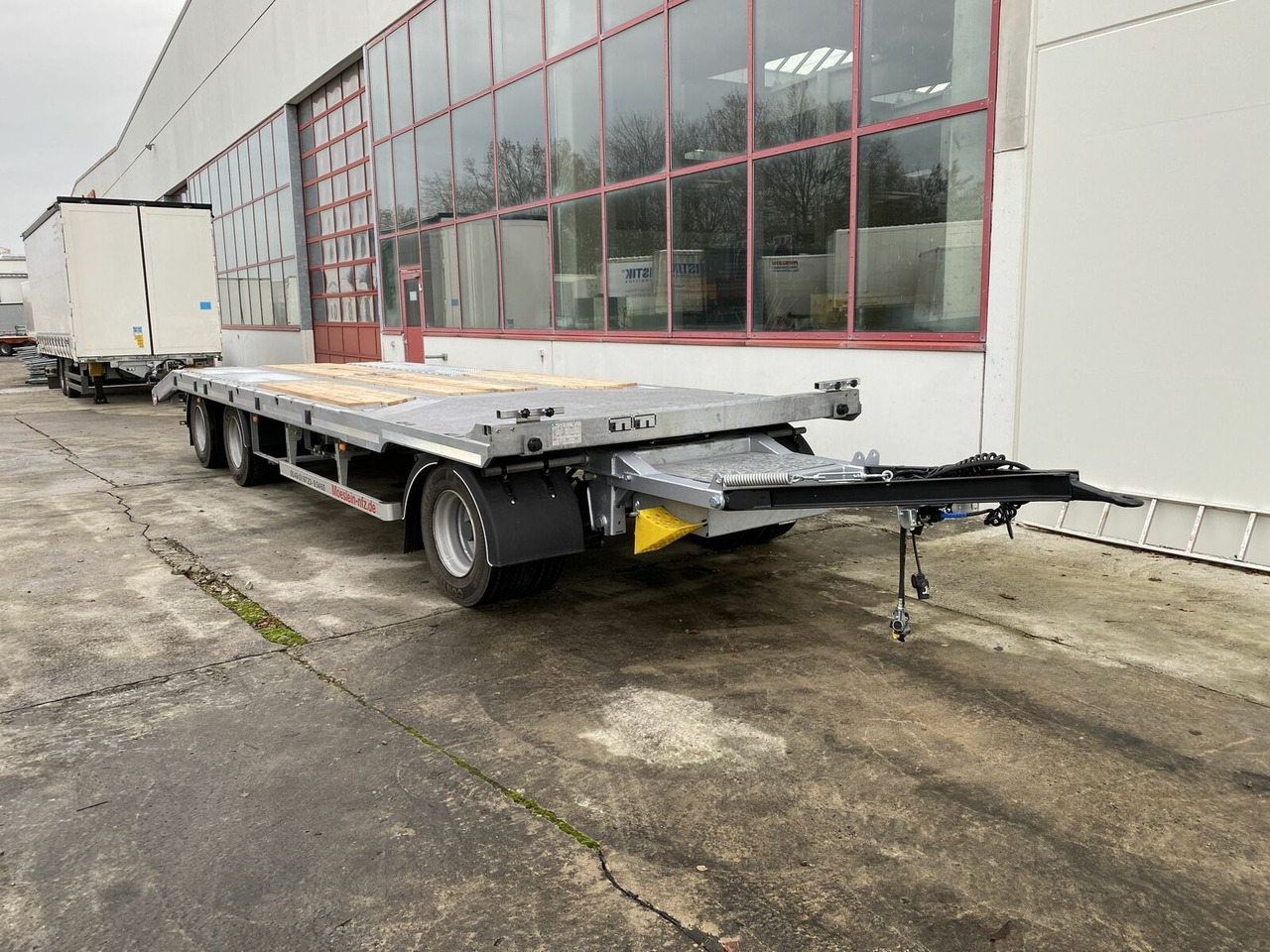 Möslein 3 Achs Tieflader gerader Ladefläche 8,10 m,Neuf - Rơ moóc thùng thấp: hình 4 Möslein 3 Achs Tieflader gerader Ladefläche 8,10 m,Neuf - Rơ moóc thùng thấp: hình 4