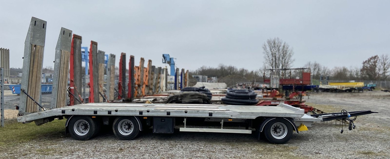 Möslein Neuwertig 3 Achs Tieflader 8,10 m Ladefläche - Rơ moóc thùng thấp: hình 2 Möslein Neuwertig 3 Achs Tieflader 8,10 m Ladefläche - Rơ moóc thùng thấp: hình 2