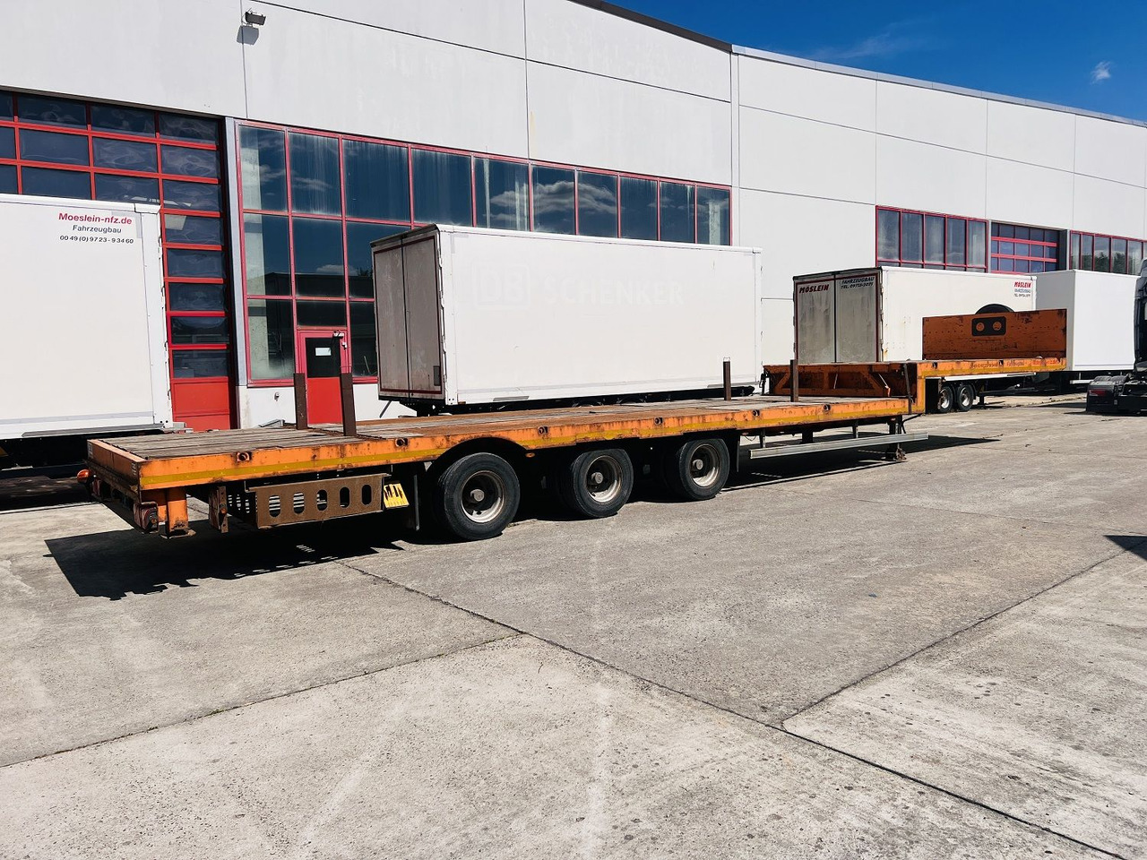 Möslein STO 3 Schwebheim 3 Achs Satteltieflader Plato 45 t GGfür Fertigteile, Baumaschinen oder Container - Sơ mi rơ moóc thùng thấp: hình 2 Möslein STO 3 Schwebheim 3 Achs Satteltieflader Plato 45 t GGfür Fertigteile, Baumaschinen oder Container - Sơ mi rơ moóc thùng thấp: hình 2