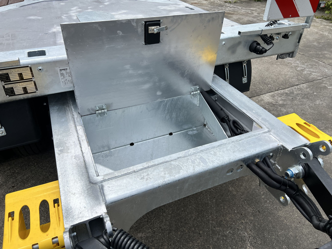 Möslein T 3-9,20 F 3 Achs Tieflader mit gerader Ladefläche 9 m, Neufahrzeug - Rơ moóc thùng thấp: hình 3 Möslein T 3-9,20 F 3 Achs Tieflader mit gerader Ladefläche 9 m, Neufahrzeug - Rơ moóc thùng thấp: hình 3