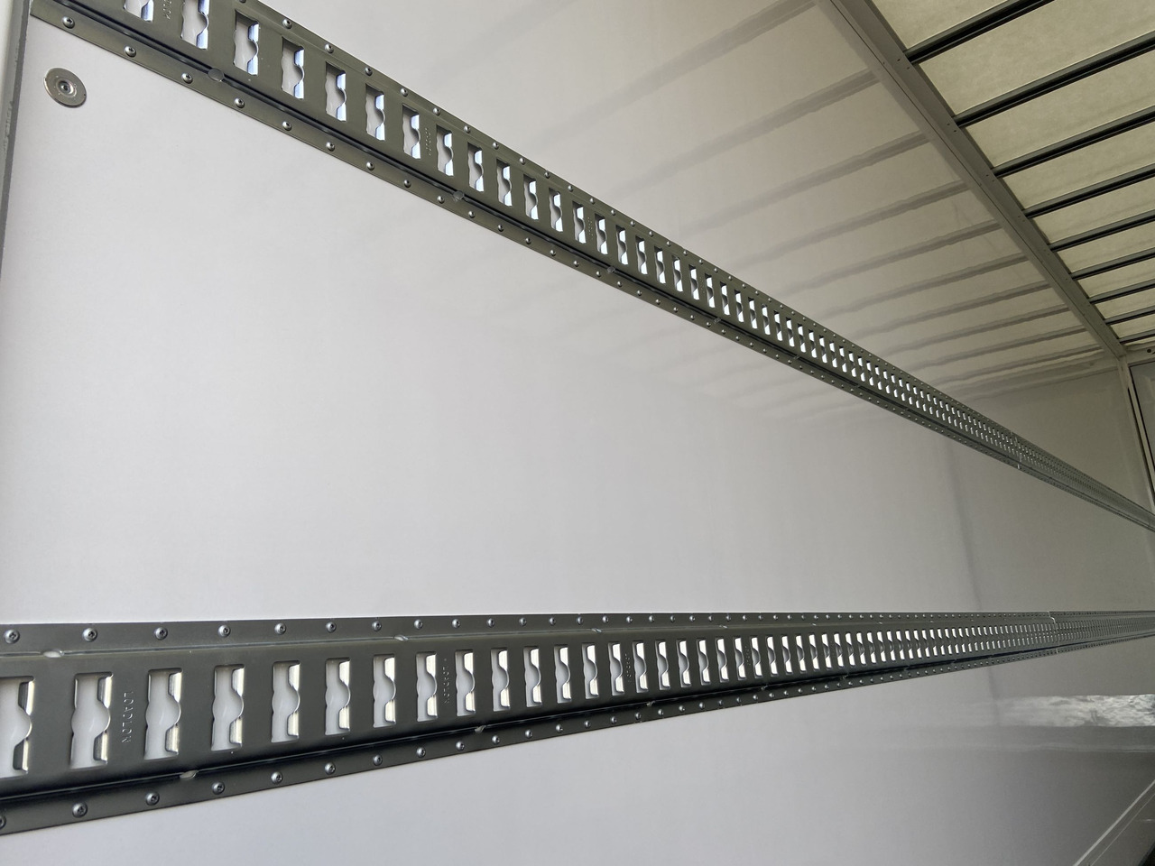 Möslein TKO 105 D 7m weiß Tandem- Koffer, Durchladbar, -- Neufahrzeug -- - Rơ moóc hộp kín: hình 5 Möslein TKO 105 D 7m weiß Tandem- Koffer, Durchladbar, -- Neufahrzeug -- - Rơ moóc hộp kín: hình 5