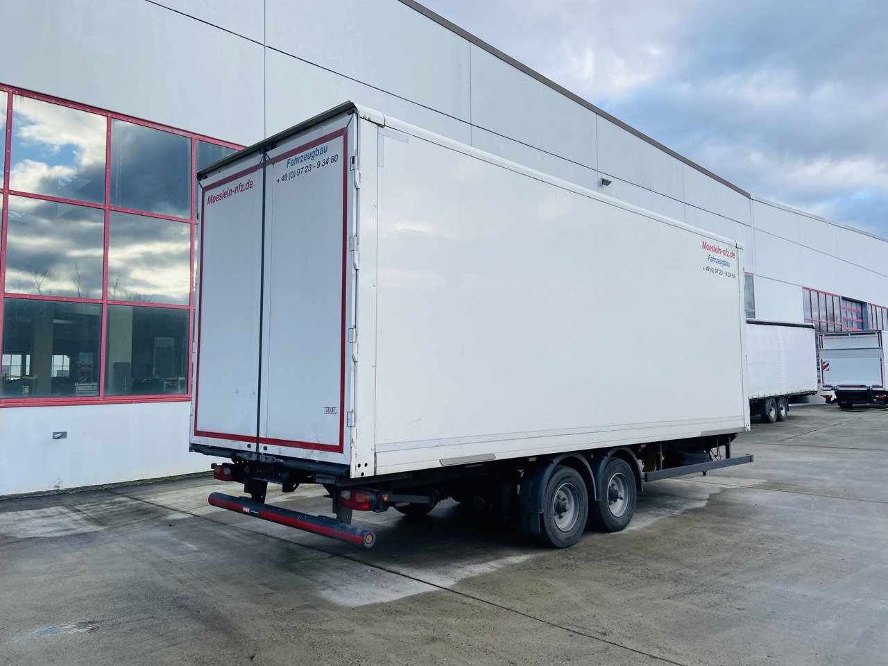 Möslein TKO 105 D 7m weiß Tandem- Koffer, Durchladbar, Neuwertig - Rơ moóc hộp kín: hình 4 Möslein TKO 105 D 7m weiß Tandem- Koffer, Durchladbar, Neuwertig - Rơ moóc hộp kín: hình 4