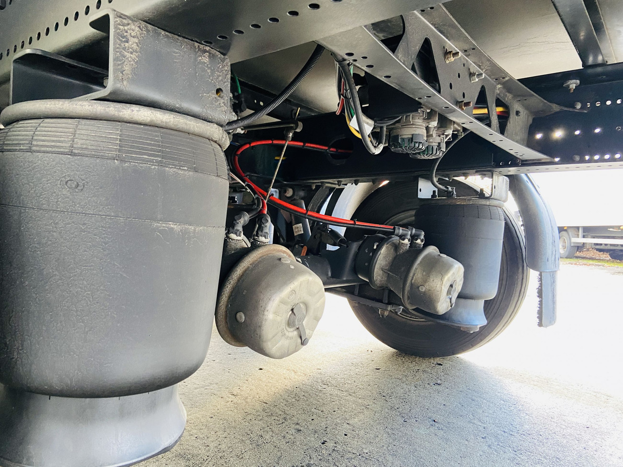 Möslein TKO 105 D 7m weiß Tandem- Koffer, Durchladbar, Neuwertig - Rơ moóc hộp kín: hình 3 Möslein TKO 105 D 7m weiß Tandem- Koffer, Durchladbar, Neuwertig - Rơ moóc hộp kín: hình 3