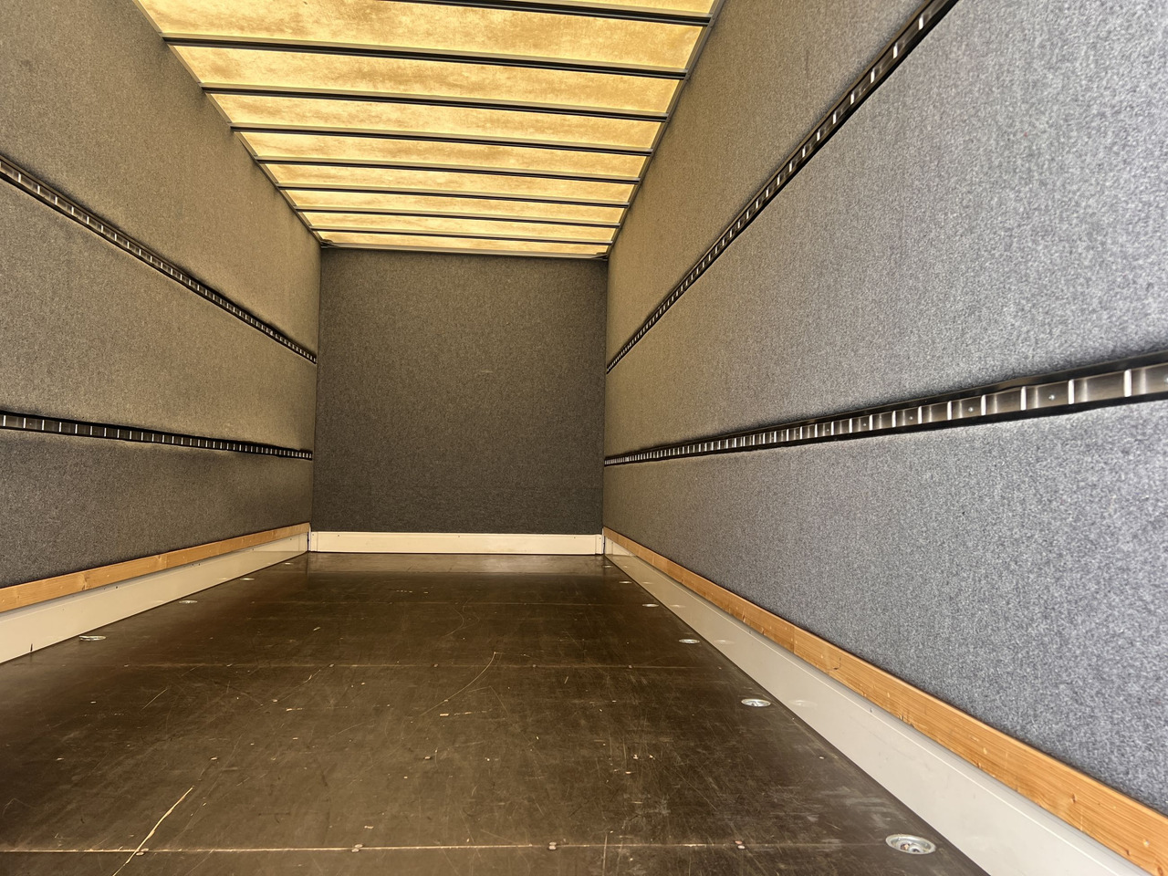 Möslein TKO 105 Schwebheim  Tandem- Möbel Koffer- Anhänger - Rơ moóc hộp kín: hình 3 Möslein TKO 105 Schwebheim  Tandem- Möbel Koffer- Anhänger - Rơ moóc hộp kín: hình 3