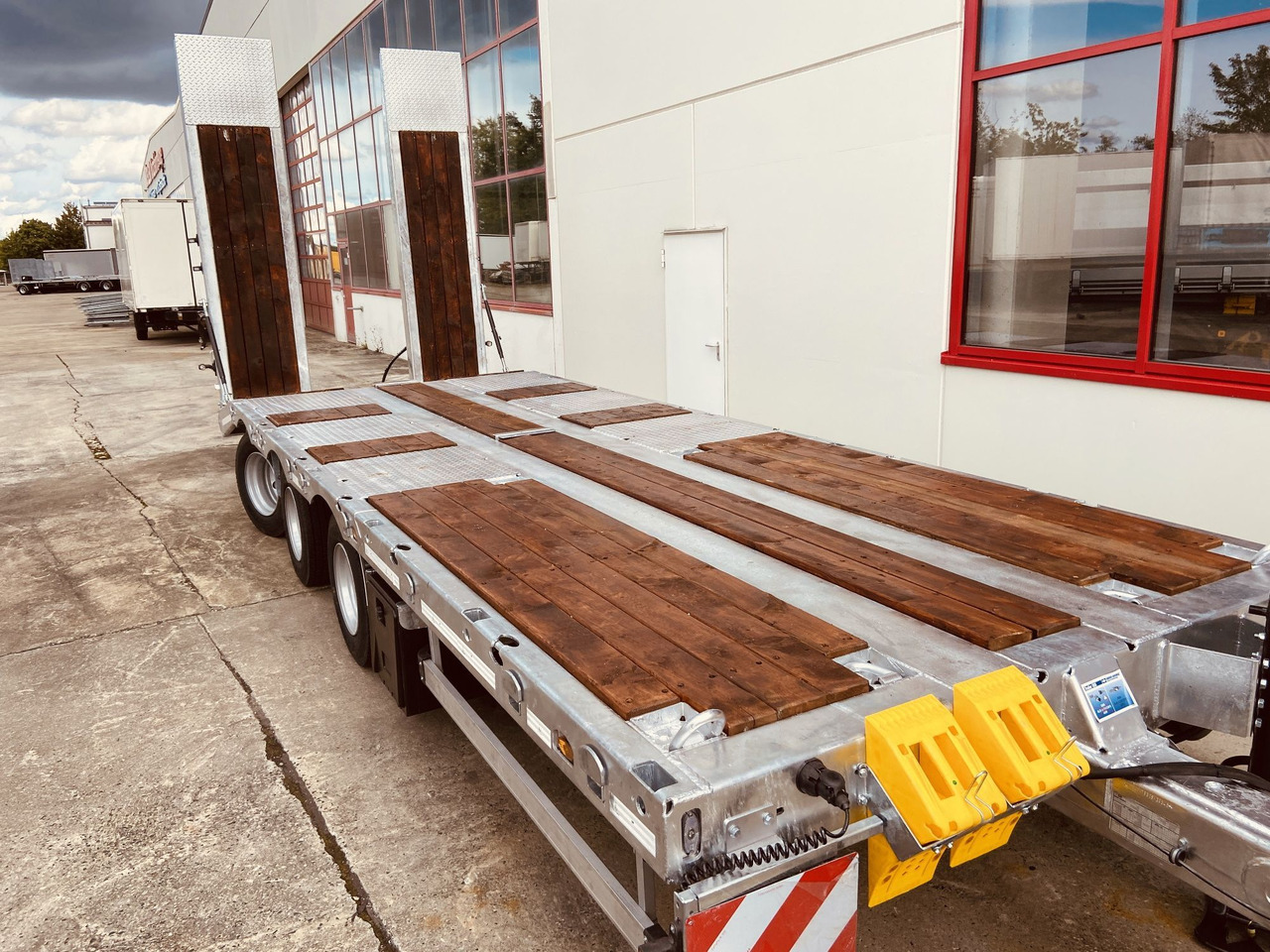 Möslein TT 31 31 t Tridem- Tieflader 3 Achs, 8 m LadeflächeNeufahrzeug - Rơ moóc thùng thấp: hình 3 Möslein TT 31 31 t Tridem- Tieflader 3 Achs, 8 m LadeflächeNeufahrzeug - Rơ moóc thùng thấp: hình 3