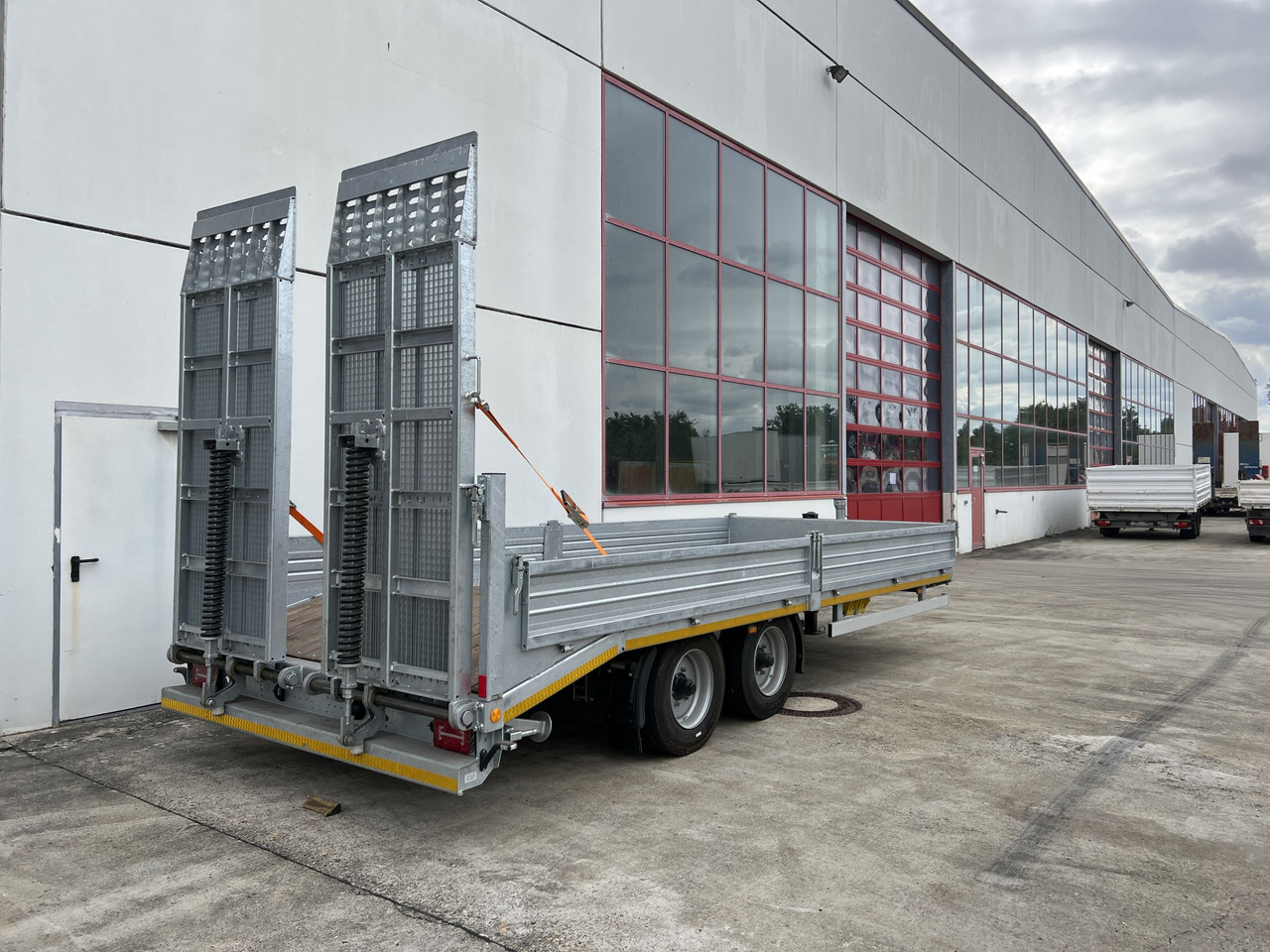 Möslein TT11 BR Neuer Tandemtieflader, breit Rampen - Rơ moóc thùng thấp: hình 4 Möslein TT11 BR Neuer Tandemtieflader, breit Rampen - Rơ moóc thùng thấp: hình 4