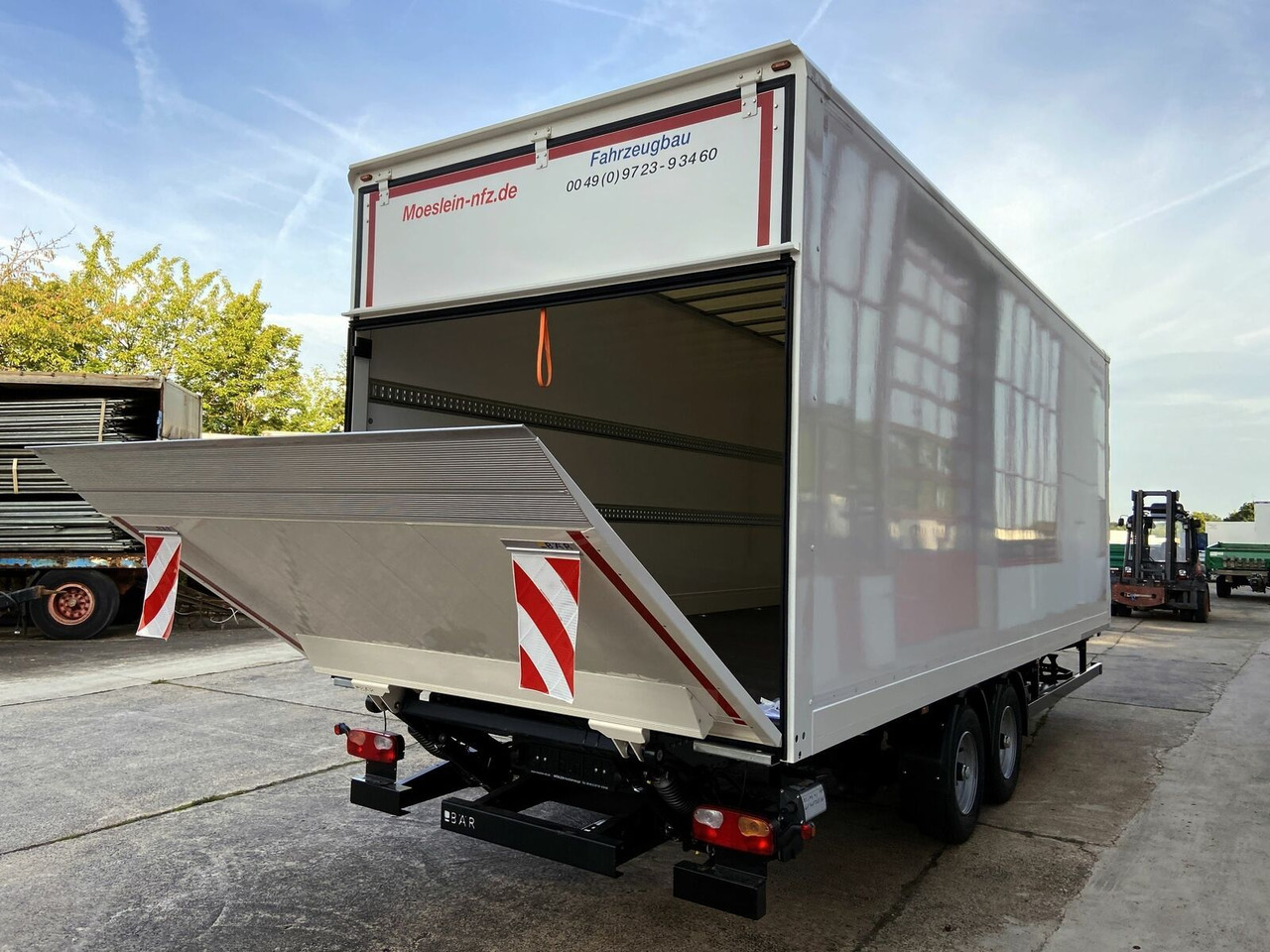 Möslein Tandem Koffer, Ladebordwand 1,5 t + Durchladbar - Rơ moóc hộp kín: hình 2 Möslein Tandem Koffer, Ladebordwand 1,5 t + Durchladbar - Rơ moóc hộp kín: hình 2