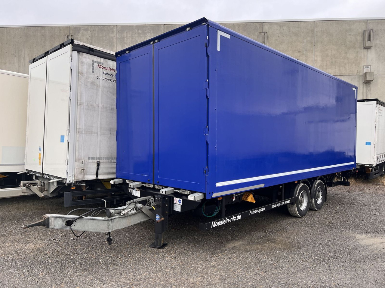 Möslein Tandem Koffer, Ladebordwand + Durchladbar, Weni - Rơ moóc hộp kín: hình 2 Möslein Tandem Koffer, Ladebordwand + Durchladbar, Weni - Rơ moóc hộp kín: hình 2