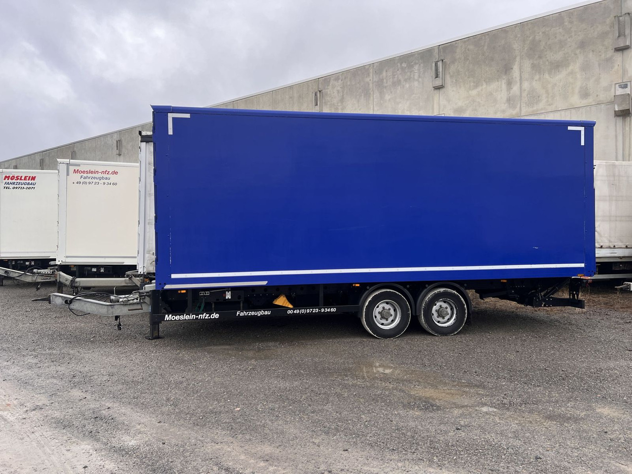 Möslein Tandem Koffer, Ladebordwand + Durchladbar, Weni - Rơ moóc hộp kín: hình 1 Möslein Tandem Koffer, Ladebordwand + Durchladbar, Weni - Rơ moóc hộp kín: hình 1