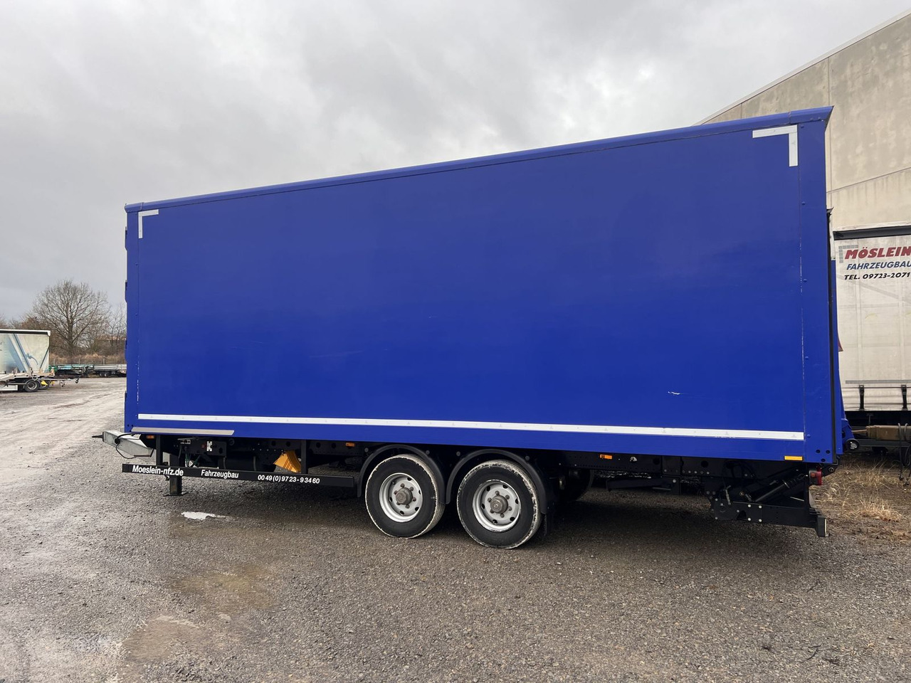 Möslein Tandem Koffer, Ladebordwand + Durchladbar, Weni - Rơ moóc hộp kín: hình 4 Möslein Tandem Koffer, Ladebordwand + Durchladbar, Weni - Rơ moóc hộp kín: hình 4