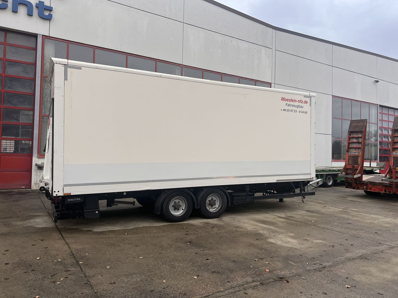 Möslein Tandem Koffer mit Ladebordwand 1,5 t + Durchlad - Rơ moóc hộp kín: hình 3 Möslein Tandem Koffer mit Ladebordwand 1,5 t + Durchlad - Rơ moóc hộp kín: hình 3