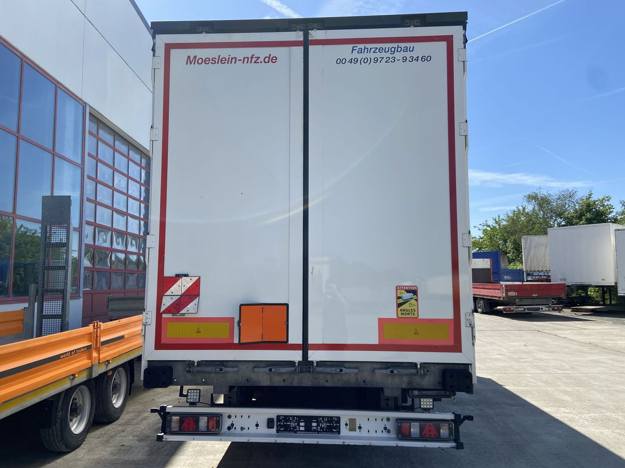 Möslein Tandem- Planenanhänger Durchladbar - Xe tải thùng mui bạt: hình 4 Möslein Tandem- Planenanhänger Durchladbar - Xe tải thùng mui bạt: hình 4