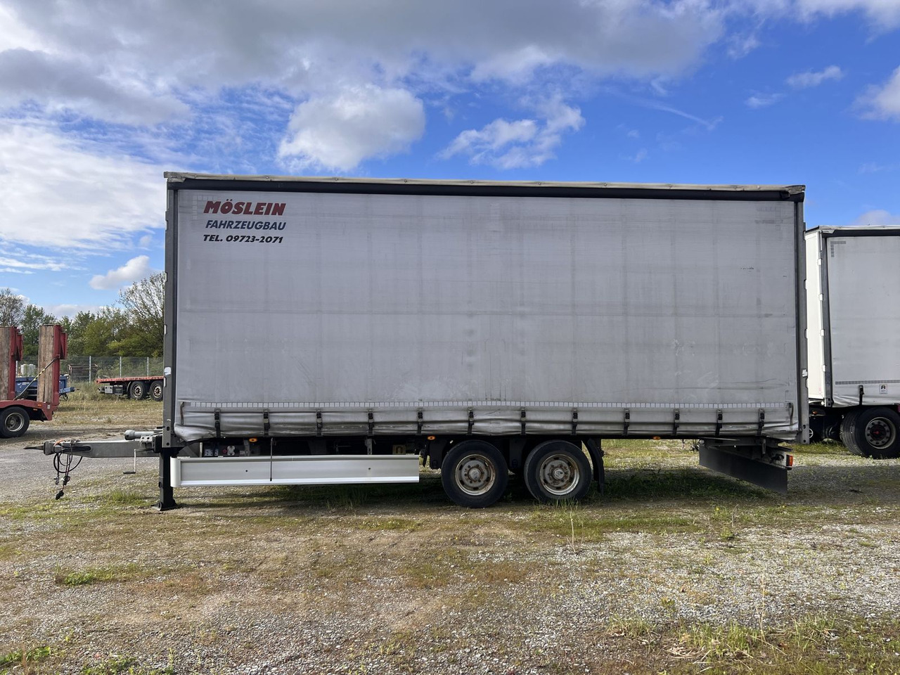 Möslein Tandem- Planenanhänger Durchladen - Rơ moóc mui bạt: hình 1 Möslein Tandem- Planenanhänger Durchladen - Rơ moóc mui bạt: hình 1