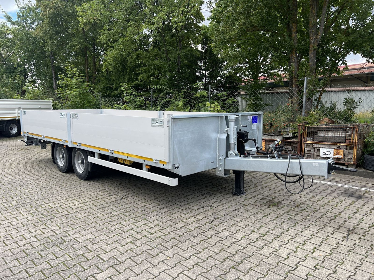 Möslein Tandem Pritsche- Tieflader mit Rungentaschen - Rơ moóc thùng lửng/ Phẳng: hình 2 Möslein Tandem Pritsche- Tieflader mit Rungentaschen - Rơ moóc thùng lửng/ Phẳng: hình 2