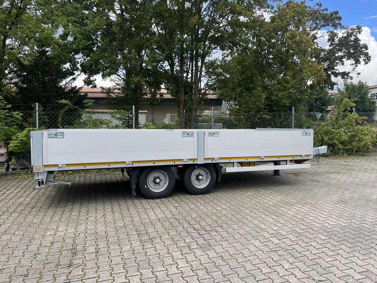 Möslein Tandem Pritsche- Tieflader mit Rungentaschen - Rơ moóc thùng thấp: hình 4 Möslein Tandem Pritsche- Tieflader mit Rungentaschen - Rơ moóc thùng thấp: hình 4