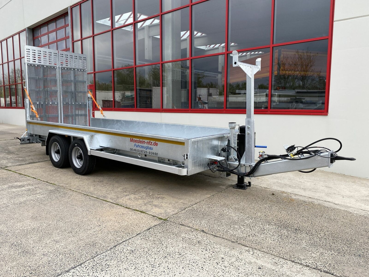 Möslein Tieflader für Fräsen breiten hydraulischen Ramp - Rơ moóc thùng thấp: hình 4 Möslein Tieflader für Fräsen breiten hydraulischen Ramp - Rơ moóc thùng thấp: hình 4