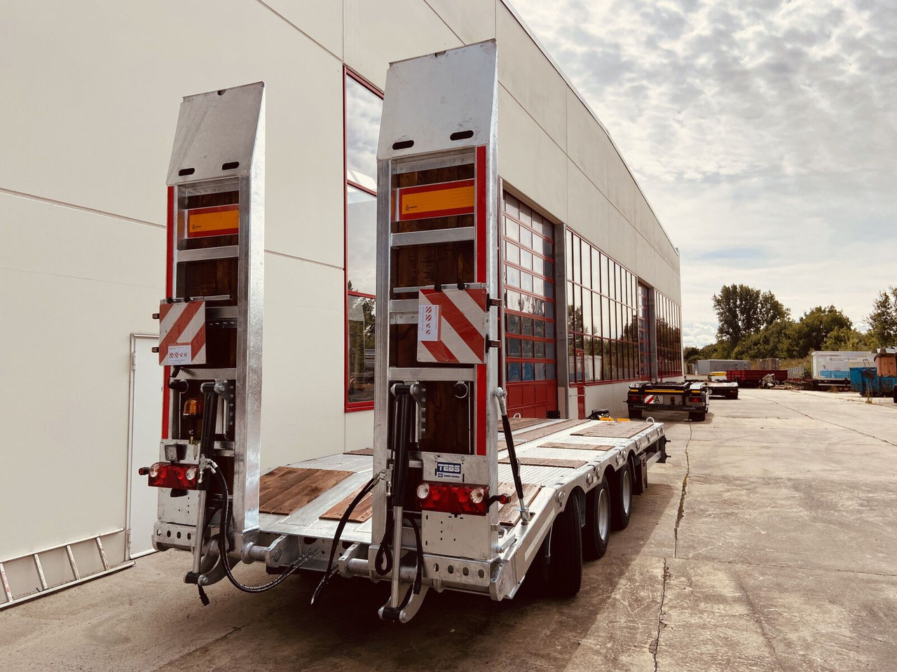 Rơ moóc thùng thấp Möslein  Tridem- Tieflader 3 Achs, gelenktNeufahrzeug: hình 8