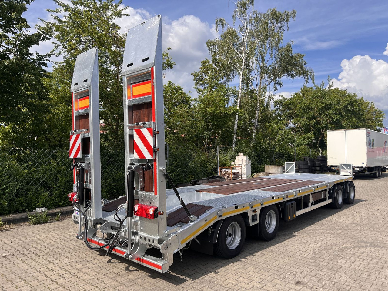 Möslein neuer 4 Achs Tieflader gerade hydraulischen Ram - Rơ moóc thùng thấp: hình 3 Möslein neuer 4 Achs Tieflader gerade hydraulischen Ram - Rơ moóc thùng thấp: hình 3