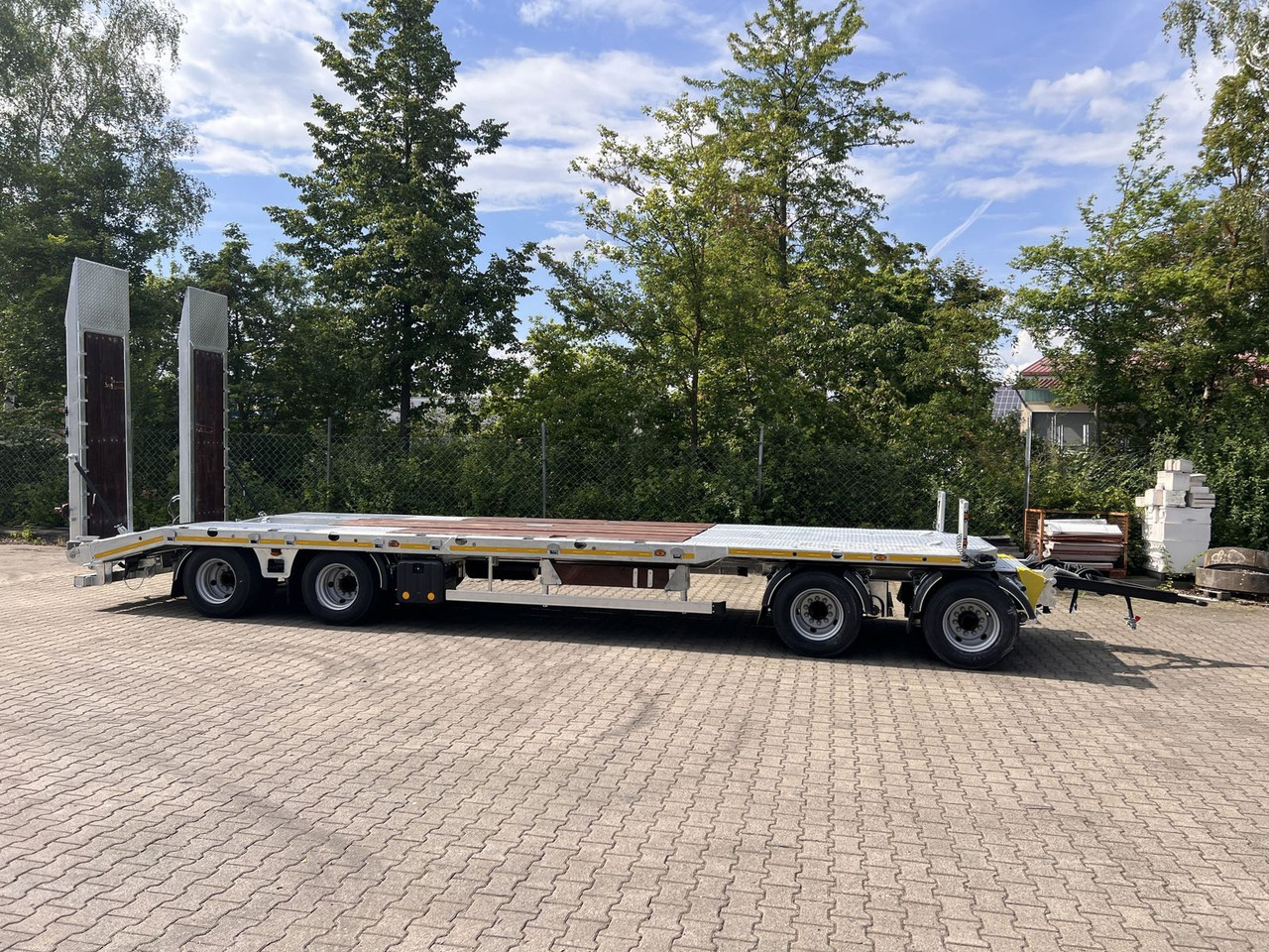 Möslein neuer 4 Achs Tieflader gerade hydraulischen Ram - Rơ moóc thùng thấp: hình 1 Möslein neuer 4 Achs Tieflader gerade hydraulischen Ram - Rơ moóc thùng thấp: hình 1