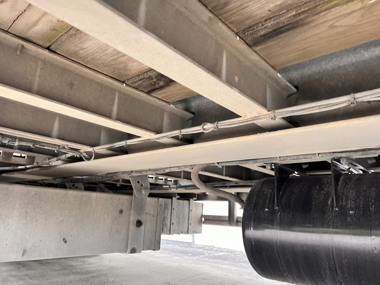 Müller Mitteltal D3 3 Achs Tieflader 9 m, Verzinkt, Wenig Benutzt - Rơ moóc thùng thấp: hình 2 Müller Mitteltal D3 3 Achs Tieflader 9 m, Verzinkt, Wenig Benutzt - Rơ moóc thùng thấp: hình 2