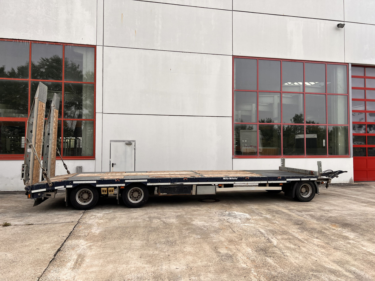 Müller Mitteltal D3 3 Achs Tieflader 9 m, Verzinkt, Wenig Benutzt - Rơ moóc thùng thấp: hình 4 Müller Mitteltal D3 3 Achs Tieflader 9 m, Verzinkt, Wenig Benutzt - Rơ moóc thùng thấp: hình 4