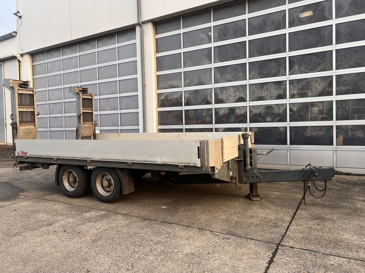 Tandemtieflader - Rơ moóc thùng thấp: hình 1 Tandemtieflader - Rơ moóc thùng thấp: hình 1