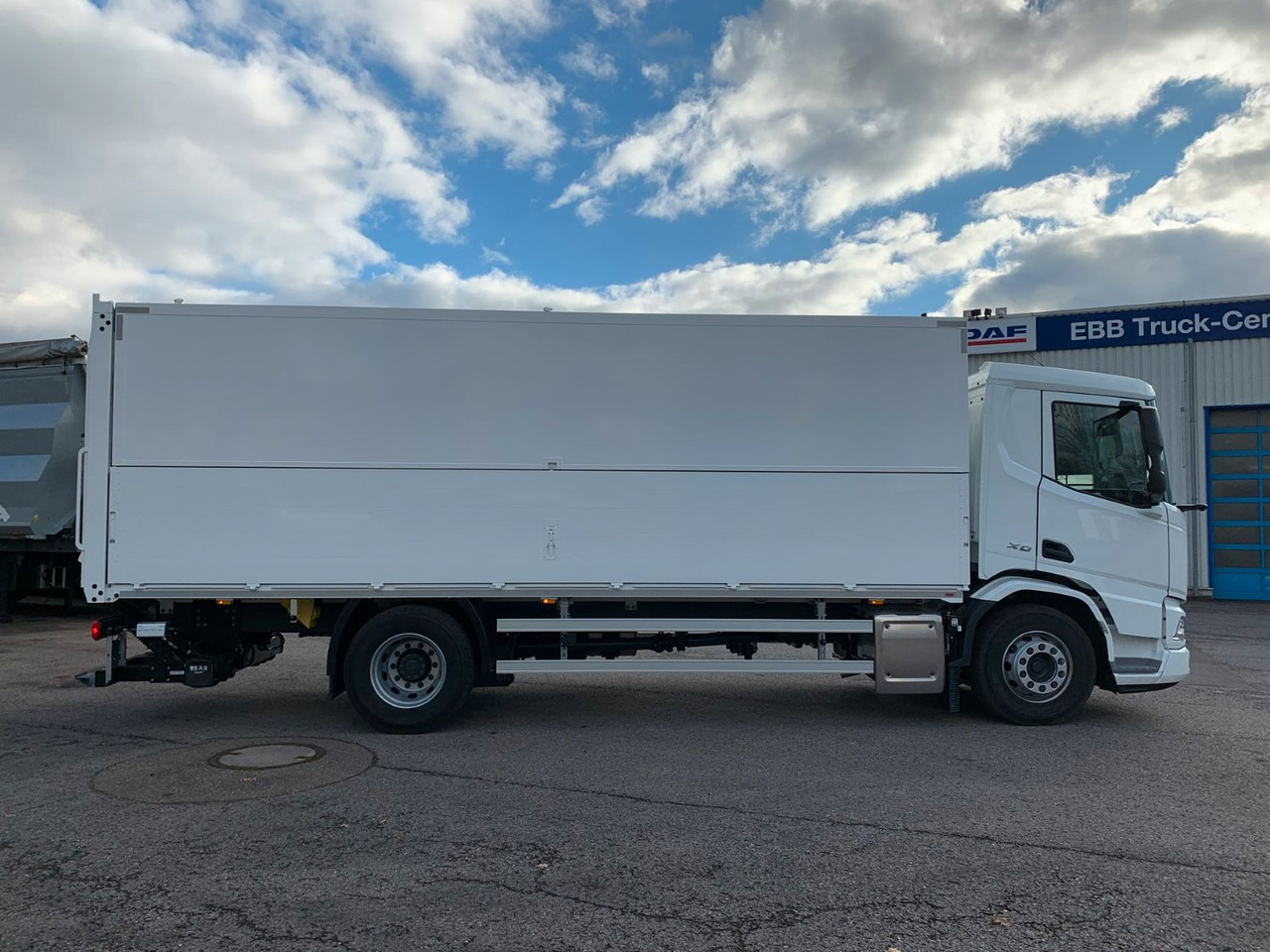 DAF FA XD 370 zikun Swing-Board-Aufbau - Xe tải đồ uống: hình 3 DAF FA XD 370 zikun Swing-Board-Aufbau - Xe tải đồ uống: hình 3