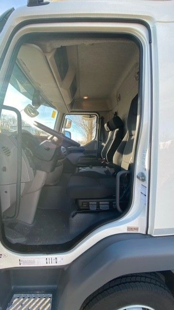 DAF LF 210 8t Pritsche-Plane LBW Tageszulassung DAF FA LF 210 08t Spier Pritsche-Plane - Xe tải thùng mui bạt: hình 5 DAF LF 210 8t Pritsche-Plane LBW Tageszulassung DAF FA LF 210 08t Spier Pritsche-Plane - Xe tải thùng mui bạt: hình 5