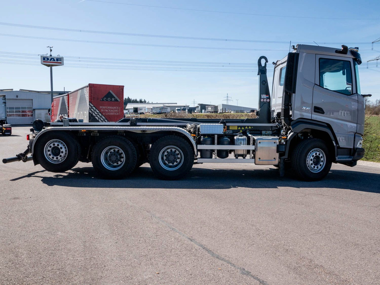 DAF XF 530 FAW mit VDL Abrollkipper DAF XF 530 FAW mit VDL Abrollkipper - Xe tải nâng móc: hình 4 DAF XF 530 FAW mit VDL Abrollkipper DAF XF 530 FAW mit VDL Abrollkipper - Xe tải nâng móc: hình 4