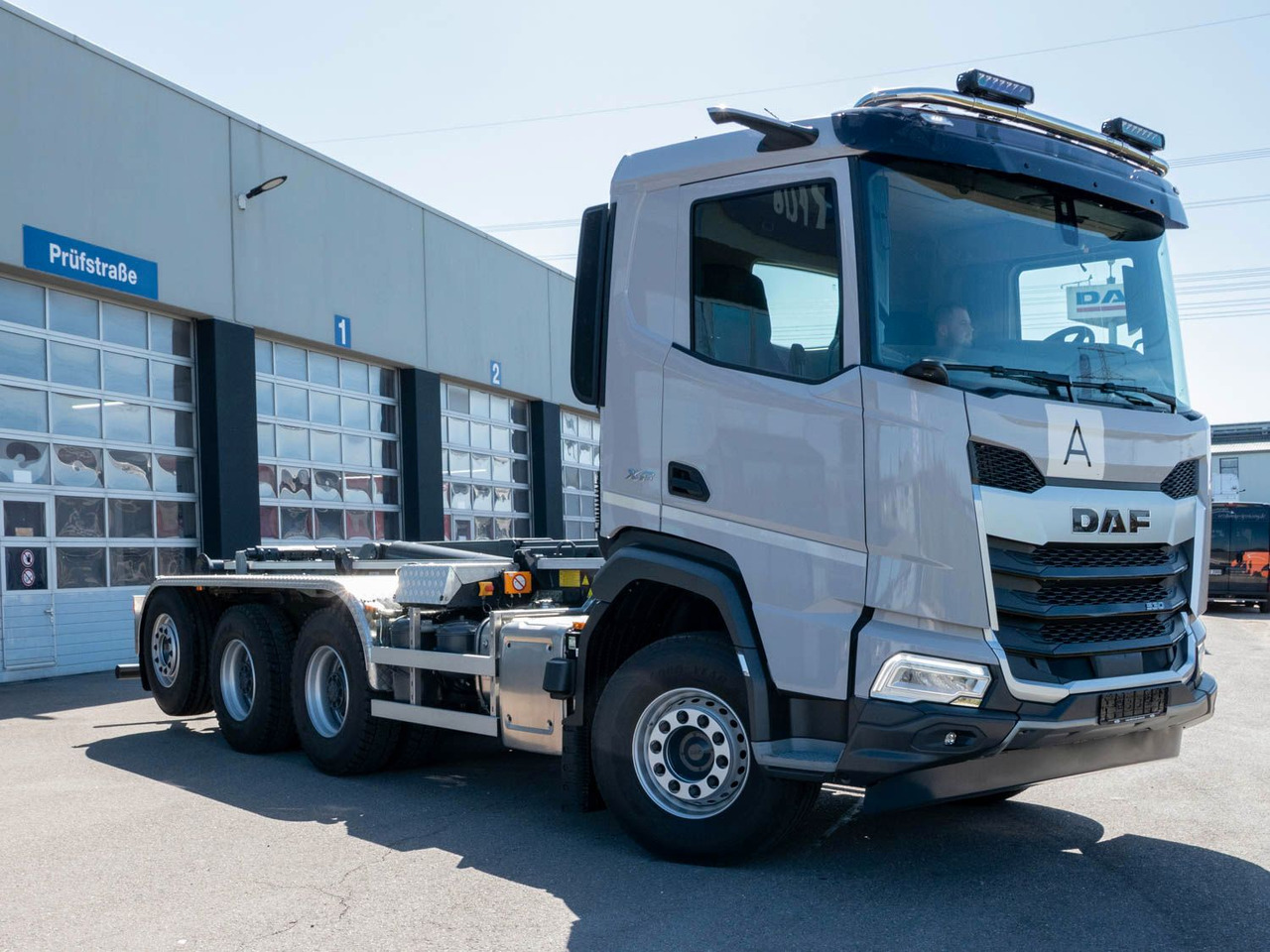 DAF XF 530 FAW mit VDL Abrollkipper DAF XF 530 FAW mit VDL Abrollkipper - Xe tải nâng móc: hình 2 DAF XF 530 FAW mit VDL Abrollkipper DAF XF 530 FAW mit VDL Abrollkipper - Xe tải nâng móc: hình 2
