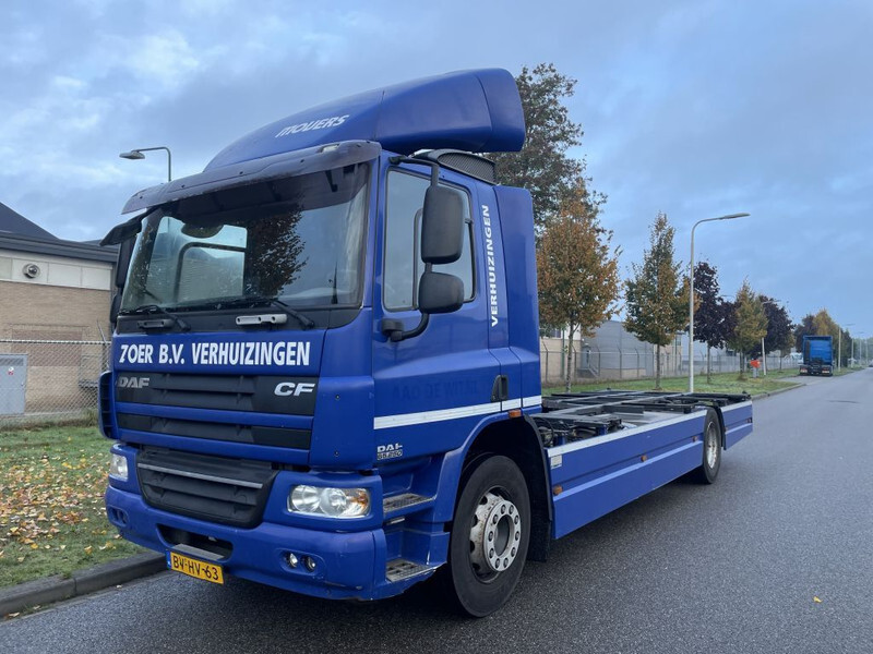 DAF CF 65 Verhuiswagen 20/25 foot ! origineel 220.000 km - Xe chở container/ Xe tải hoán đổi thân: hình 1 DAF CF 65 Verhuiswagen 20/25 foot ! origineel 220.000 km - Xe chở container/ Xe tải hoán đổi thân: hình 1